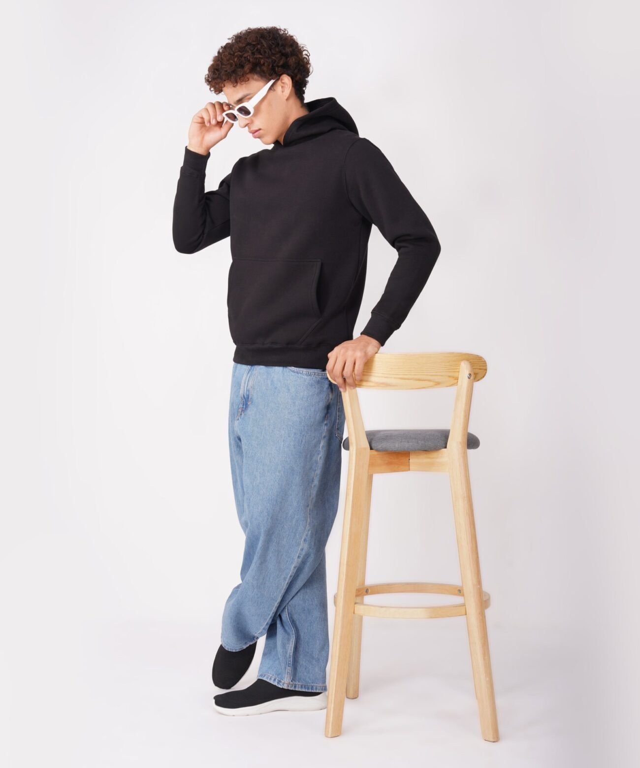 SIMPLE & AESTHETIC : PLAIN BLACK HOODIE - Image 5