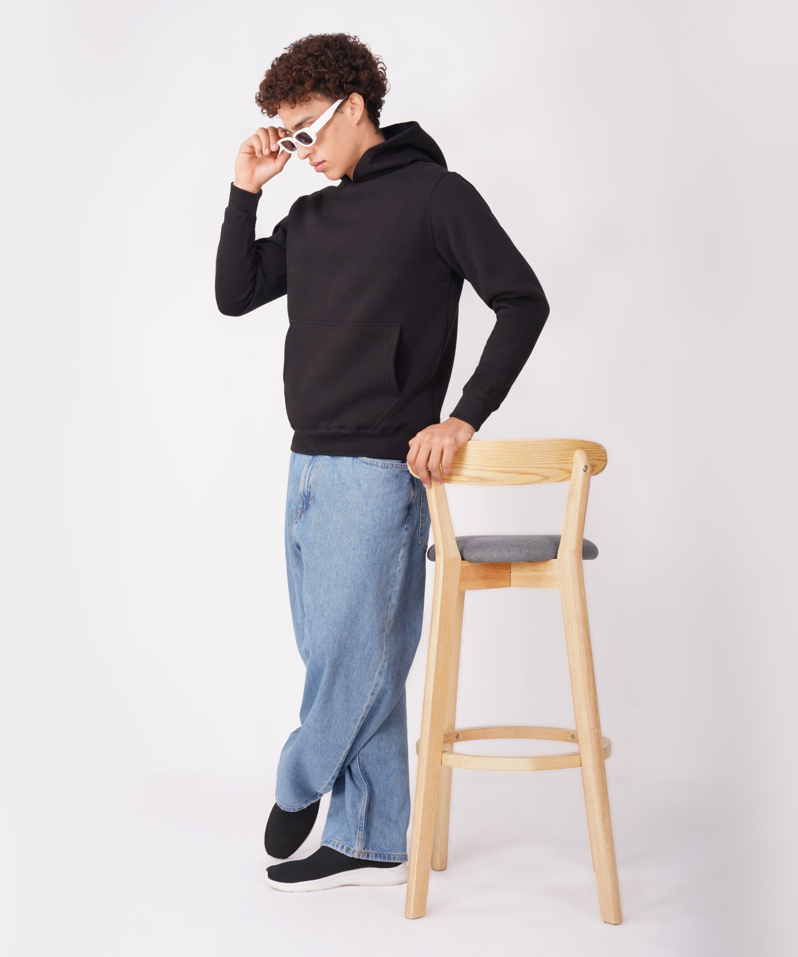 SIMPLE & AESTHETIC : PLAIN BLACK HOODIE - Image 5